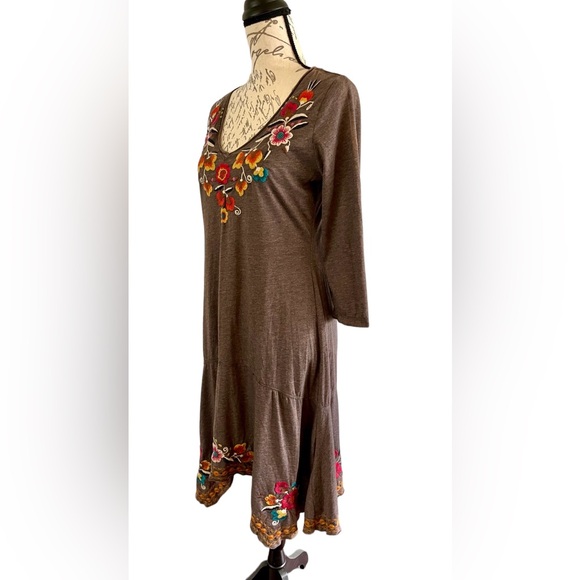 Johnny Was Gray embroidered Floral Shift Dress 3/4 Sleeve Boho V Neck Med Defect - Picture 13 of 16
